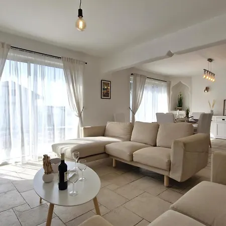 Villa Sur - Maison De Plain-pied - Confort Et Ambiance Cocooning - Piscine
